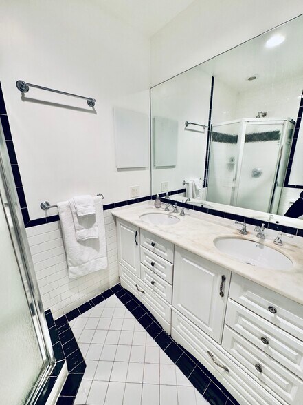 Building Photo - 1418 T St NW