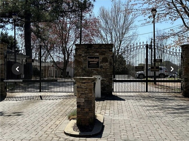 Building Photo - 1511 Stone Gate Ln SE