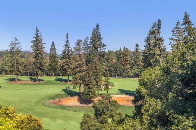 Building Photo - Elegant 2BR Condo with Golf Course Views i...
