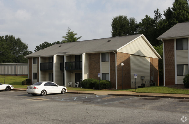 Primary Photo - Country Creek Apartments