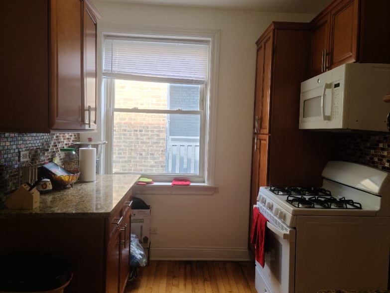 Building Photo - 4831 W Addison St