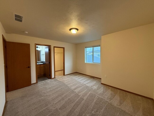 Building Photo - 612 S Chronicle Rd