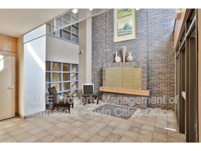 Building Photo - 2565 Franklin Ave