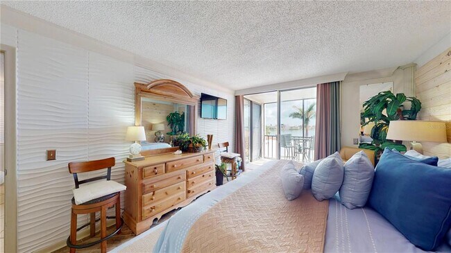 Building Photo - 6218 Palma Del Mar Blvd S