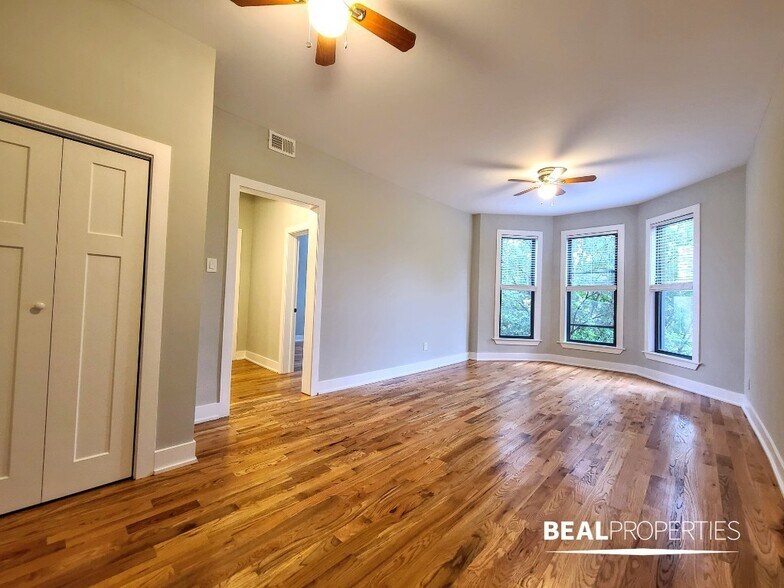 Building Photo - 627 W Oakdale Ave