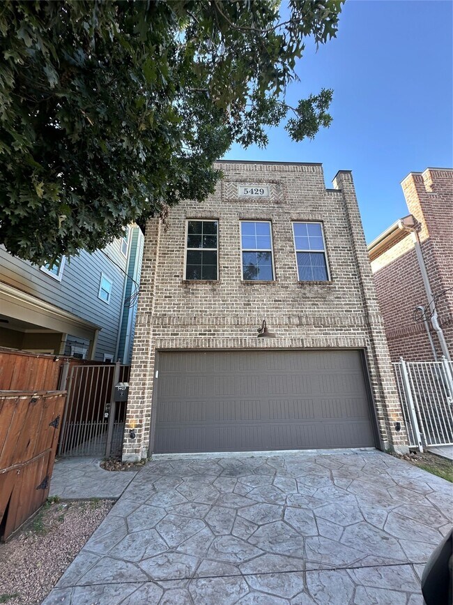 Building Photo - 5429 Petty St