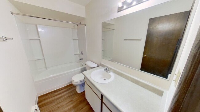 Building Photo - Lower Studio Apartment Available at our Cedar View Apartments in Cedarburg