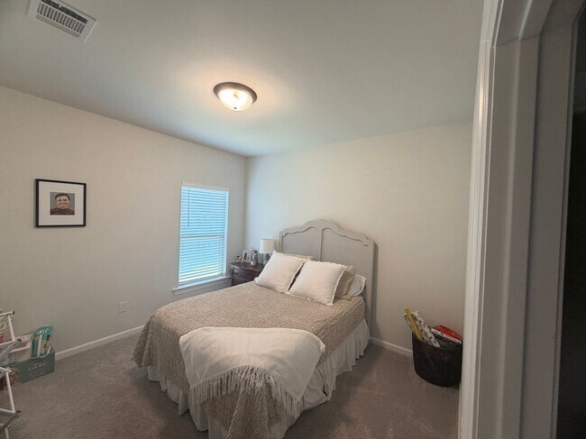 Building Photo - 106 Lightbourne Dr