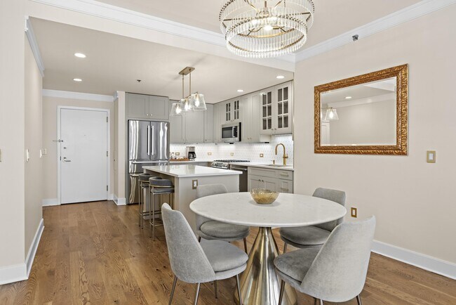 Building Photo - 1125 Maxwell Ln