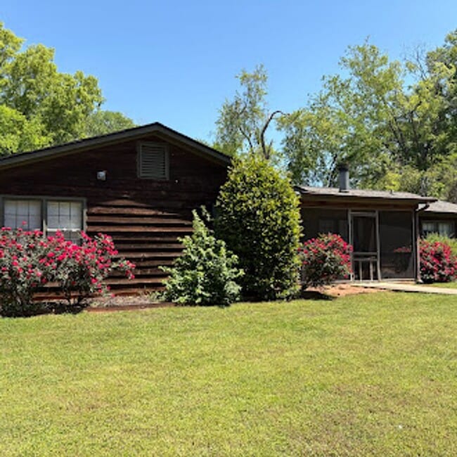 Building Photo - 2 Bedroom Duplex in Boulevard!