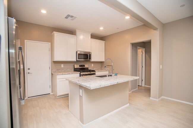 Building Photo - Great Townhome 3/2 in Santa Rosa Community in Summerlin!!!