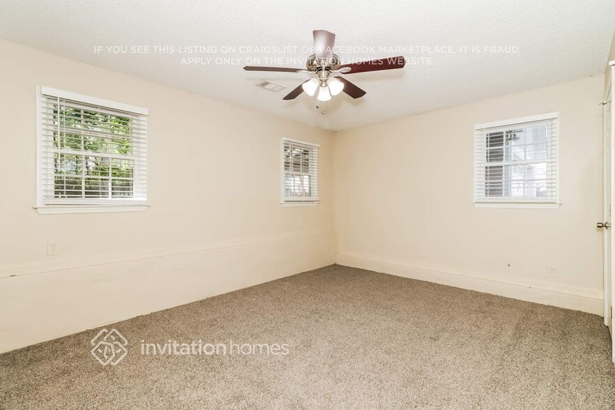 Building Photo - 211 Whisperwood Ln