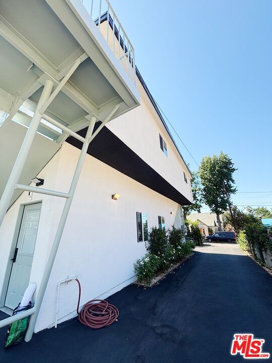 Building Photo - 713 Devirian Pl