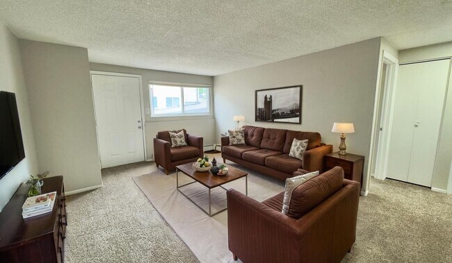 Building Photo - 2915 Straus Ln
