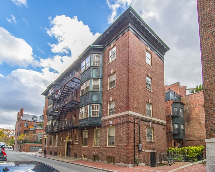 Building Photo - 16 River St