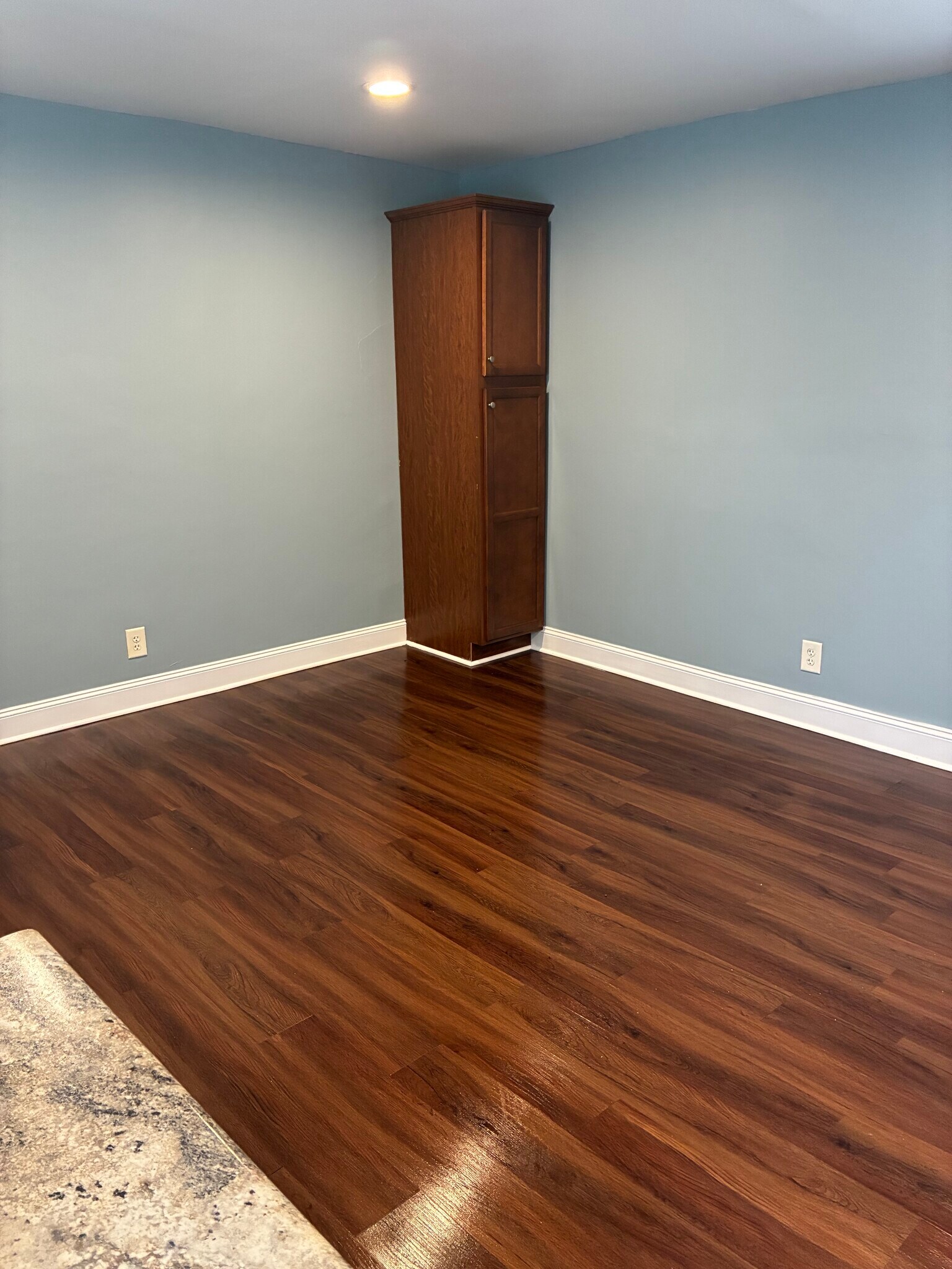 Building Photo - 1228 N Main St