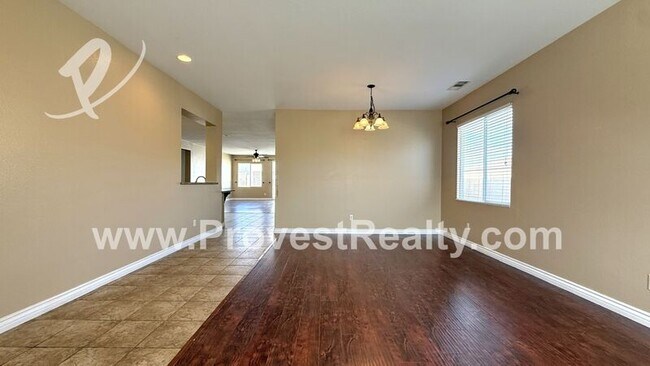 Building Photo - 13272 Sunland St