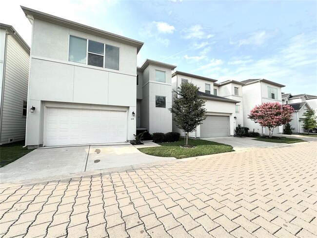 Building Photo - 418 Yale Oaks Ln