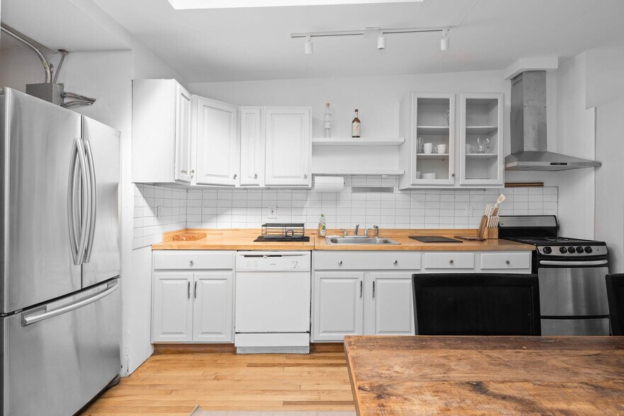 Building Photo - 354 Bowery