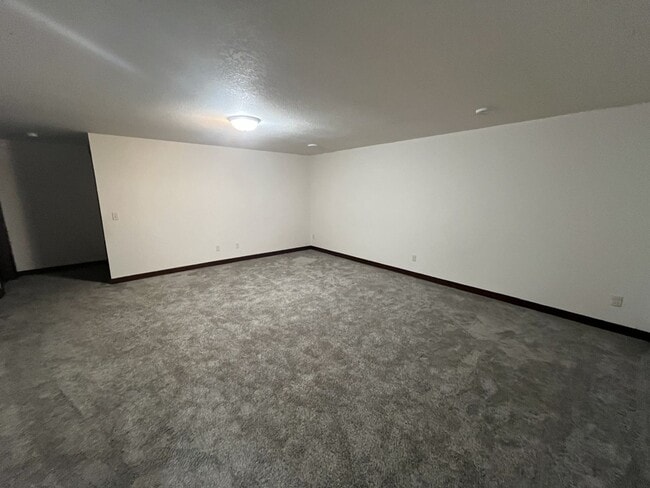 Building Photo - 4948 Waylon St