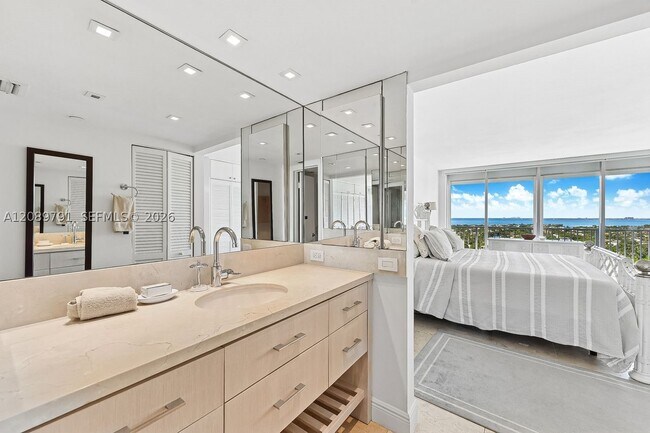 Building Photo - 881 Ocean Dr