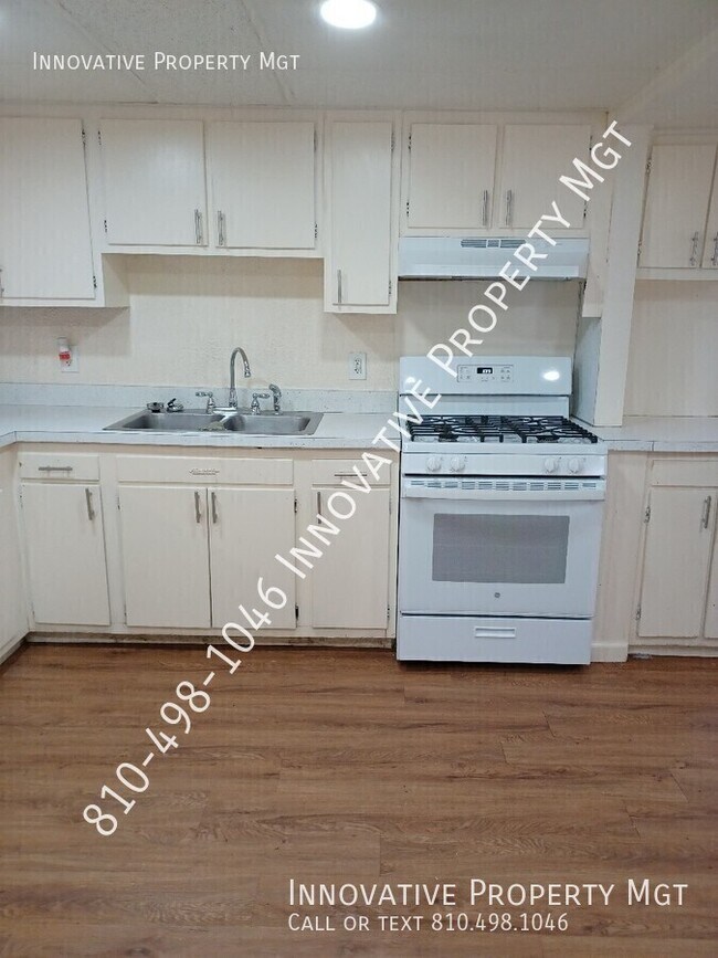 Building Photo - 1121 W Buder Ave