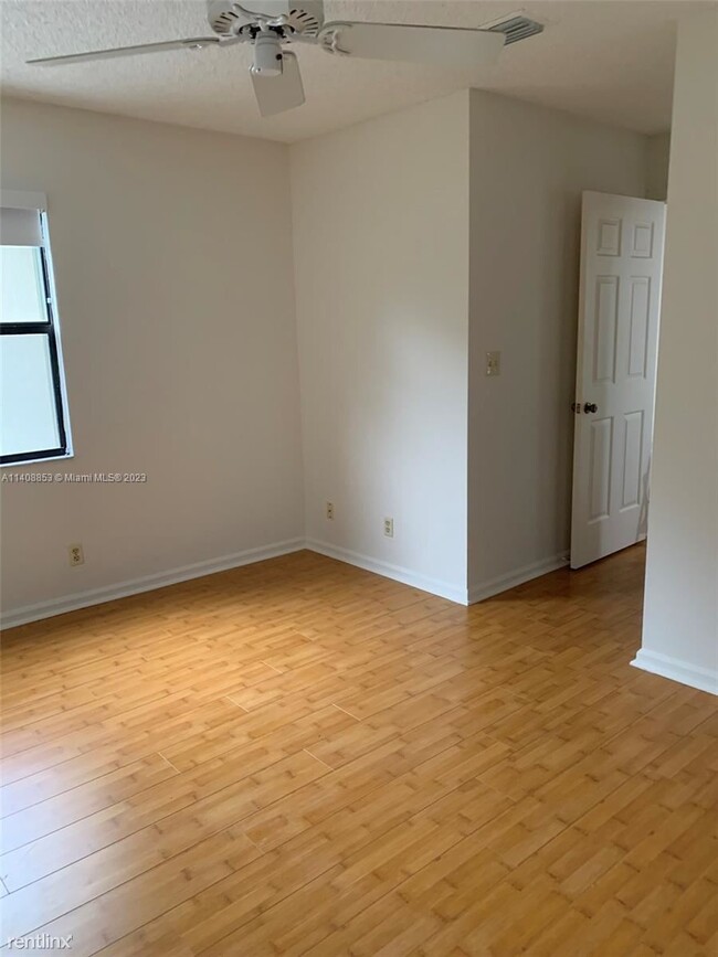 Building Photo - 3 br, 2 bath Condo - 538 NE 48th St # 538