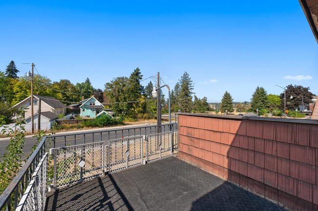 Building Photo - 1716 N Pettet Dr
