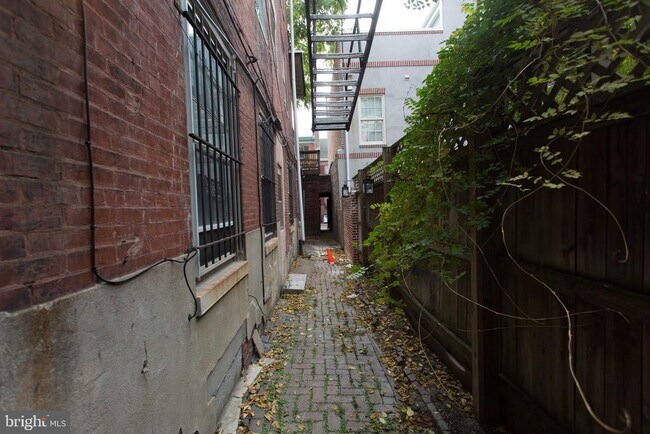 Building Photo - 526 Spruce St