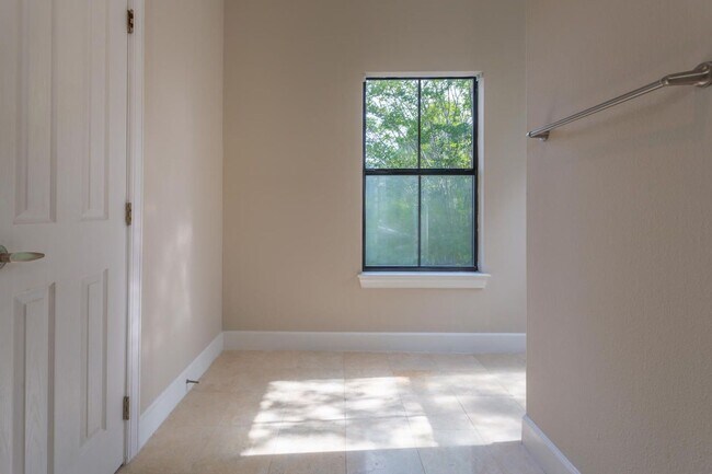 Building Photo - 114 Haven Cir