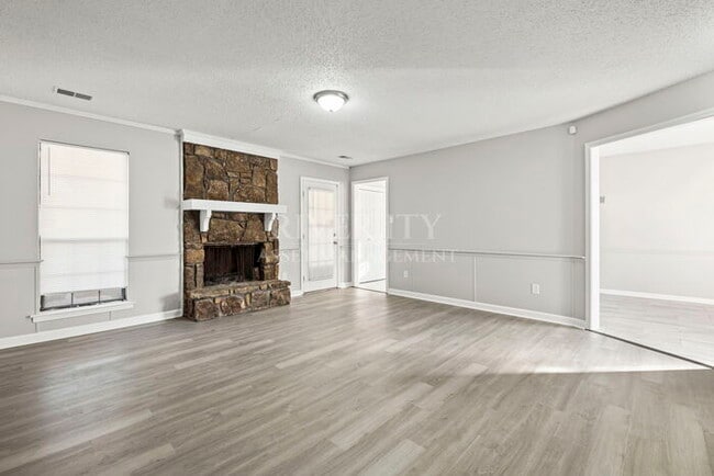 Building Photo - A MUST SEE IN SOUTHEAST MEMPHIS!!!! SECTION 8 WELCOMED !!!!!