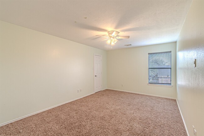 Building Photo - 17818 Serene Shore Dr