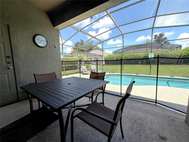 Building Photo - 8127 Fan Palm Way