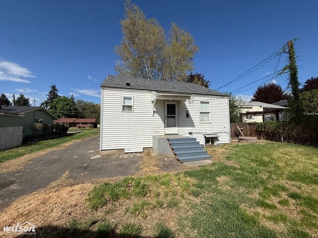Building Photo - Spacious 3bd | 1ba House near Nob Hill Elementary School!