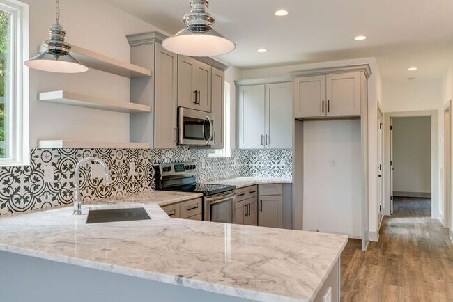 Building Photo - Beautiful Newer Build in Madison!