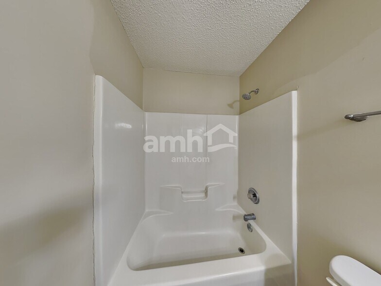 Building Photo - 4718 Winterberry Ln