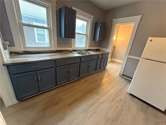 Building Photo - 367 Furman St