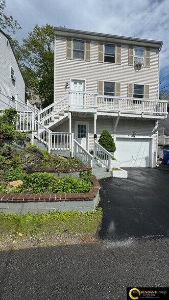 Building Photo - 118 Montclair Ave
