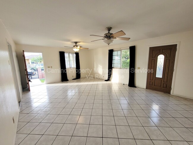 Building Photo - 734 Williamson Ave