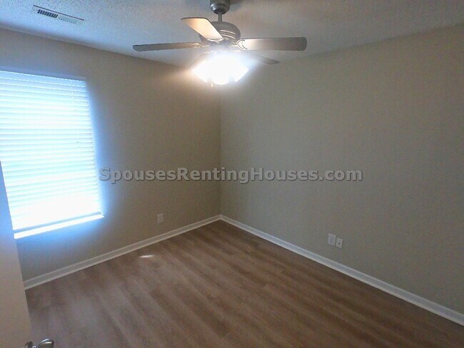 Building Photo - 6639 W Stanhope Dr
