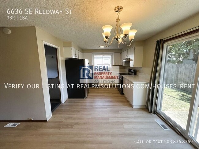 Building Photo - 6636 SE Reedway St