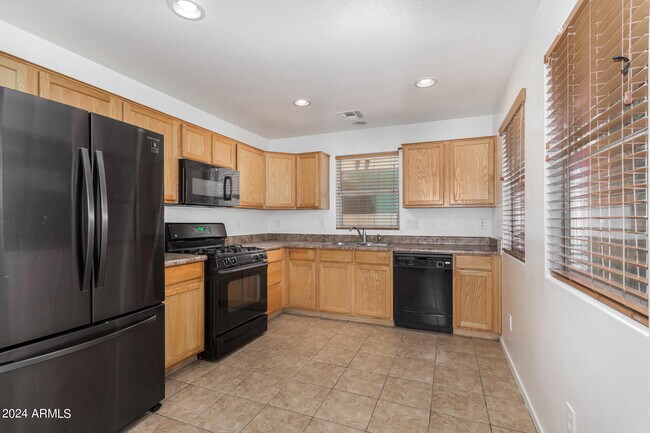 Building Photo - 2261 S Ponderosa Dr