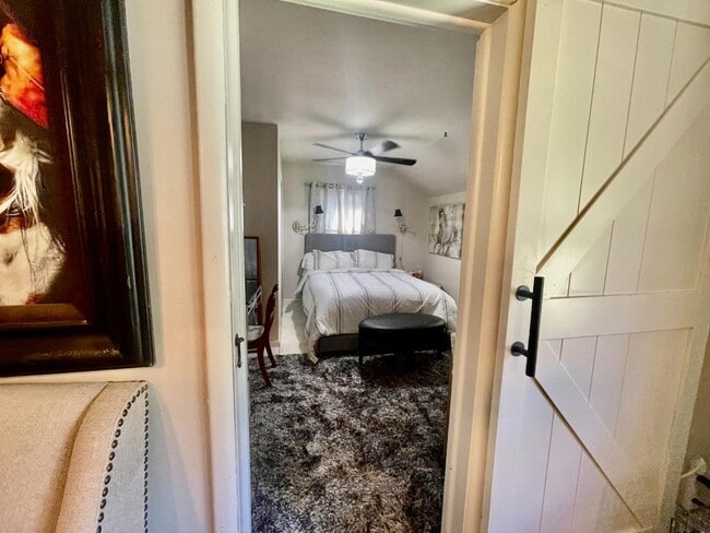 Building Photo - 223 Hemlock Dr