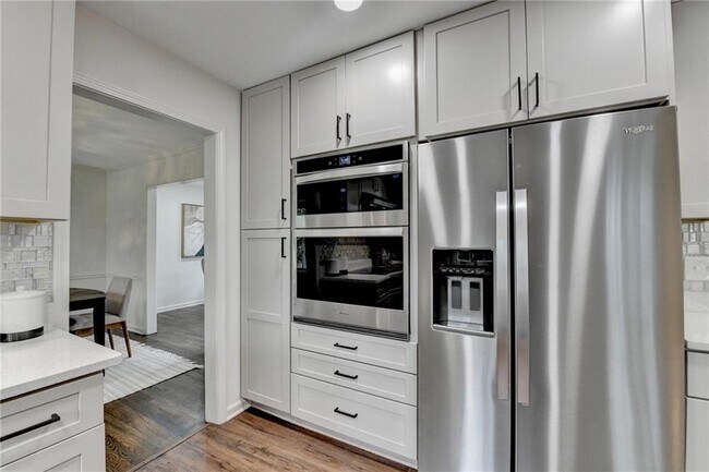 Building Photo - 1450 Cedarhurst Dr