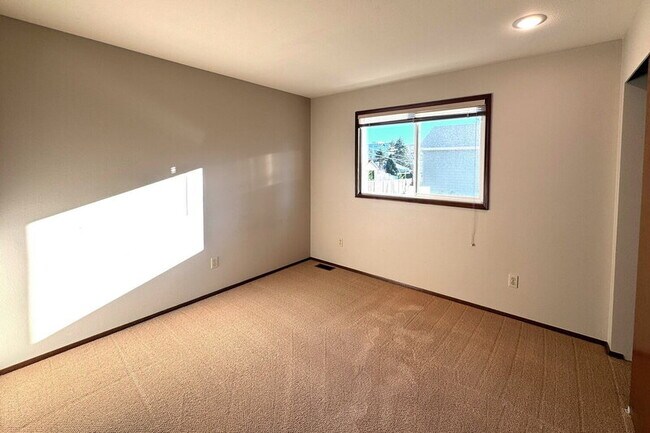 Building Photo - 12941 NE 71st St