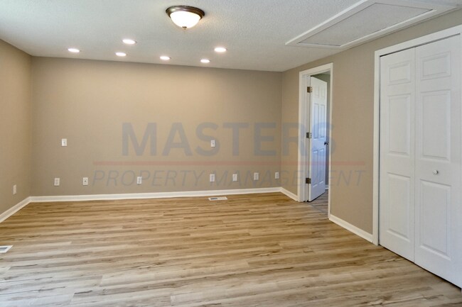 Building Photo - 2163 Hoops Dr