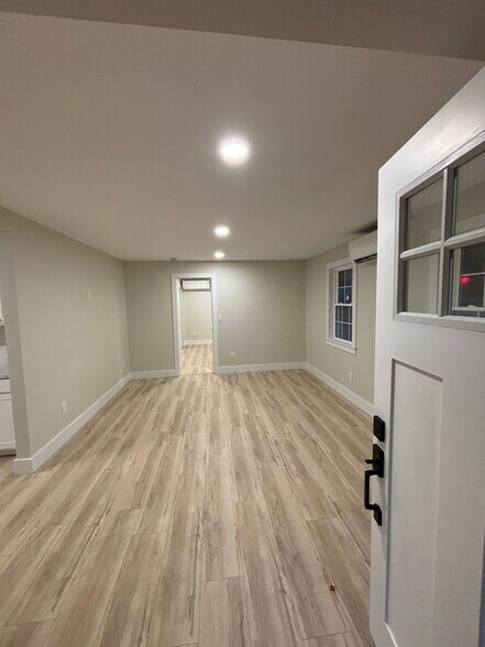 Building Photo - 13 Saugerties Manor Rd