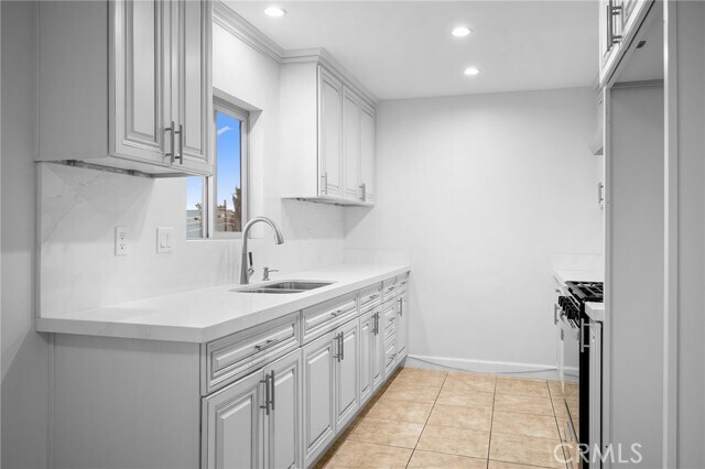Building Photo - 823 E Wilson Ave