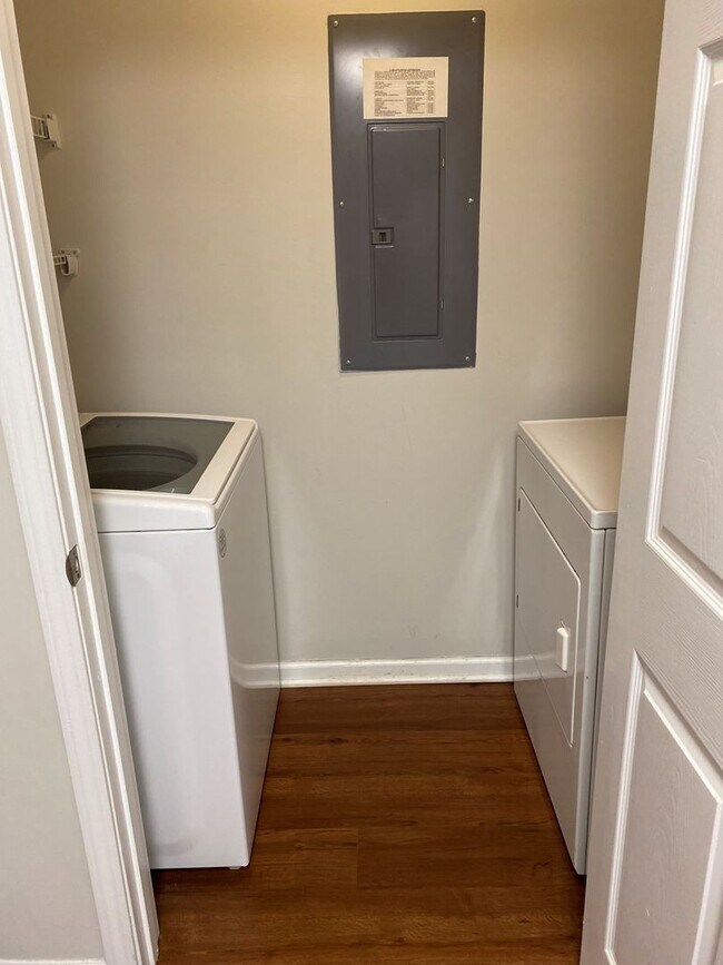 Building Photo - H5010-2