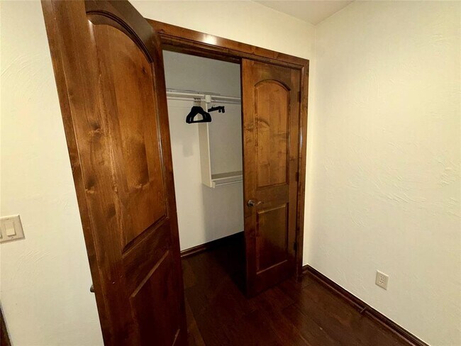 Building Photo - 16616 Moorgate Ln